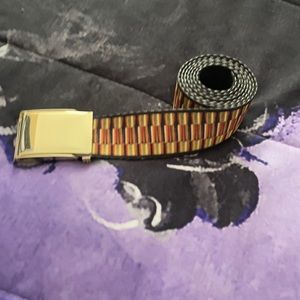 Nice gold buckle bucket belt. Worn once!